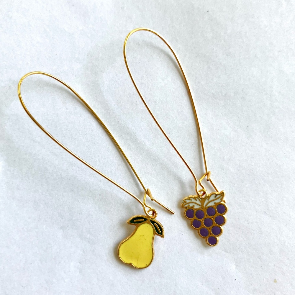 Vintage 70’s enamel fruit pear & grapes drop dangle earrings